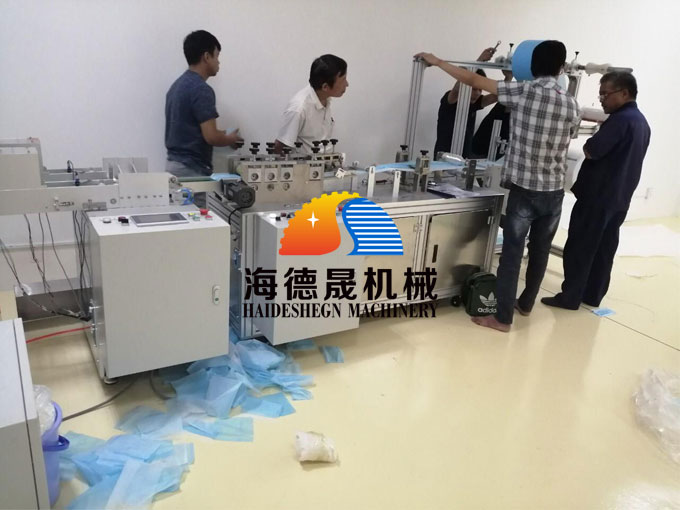 越南客户口罩机工作现场