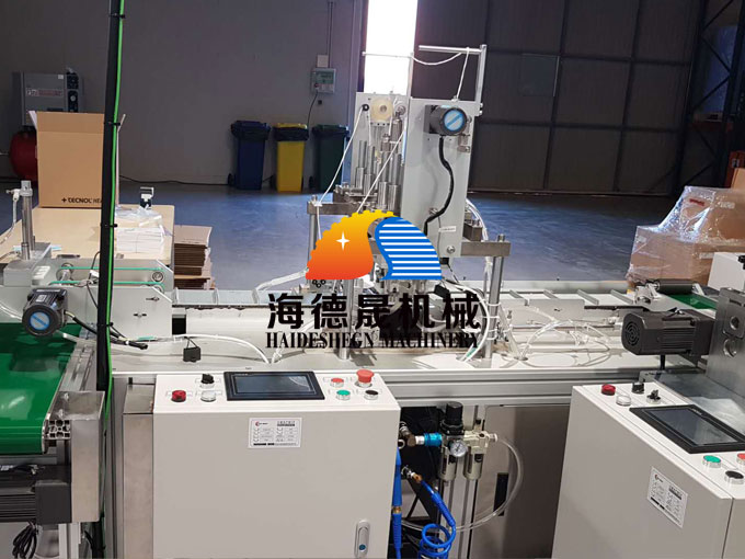 西班牙客户口罩机工作现场