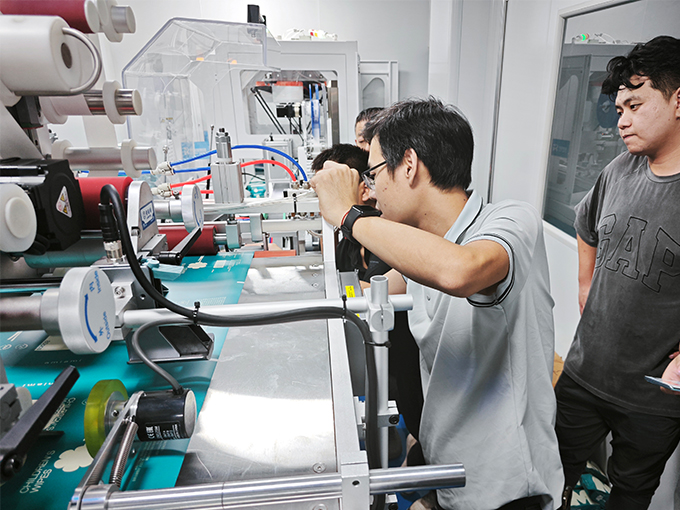 邢台12道全自动湿巾机现场培训