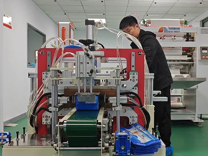 山西三排洗脸巾机器现场